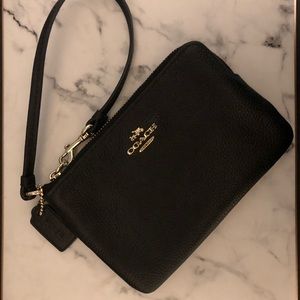 COACH // Wristlet Wallet